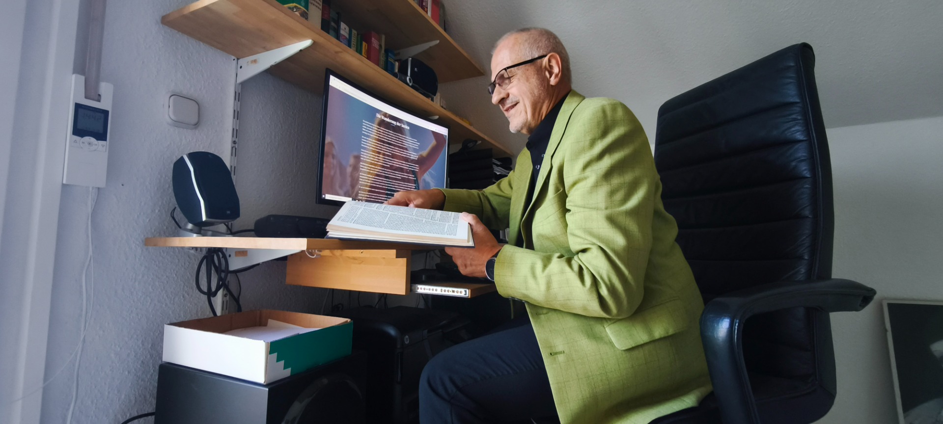 Schriftsteller Gerd Groß bei der Recherche